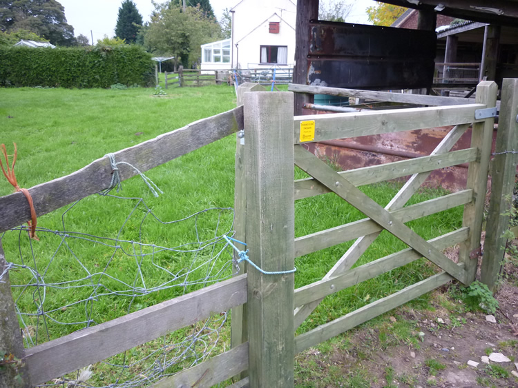 Photograph: October 2010: Gate untied, free to open